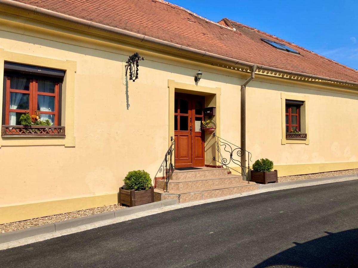Guesthouse Mikulas Mikulov - Free Parking In The City Center 外观 照片