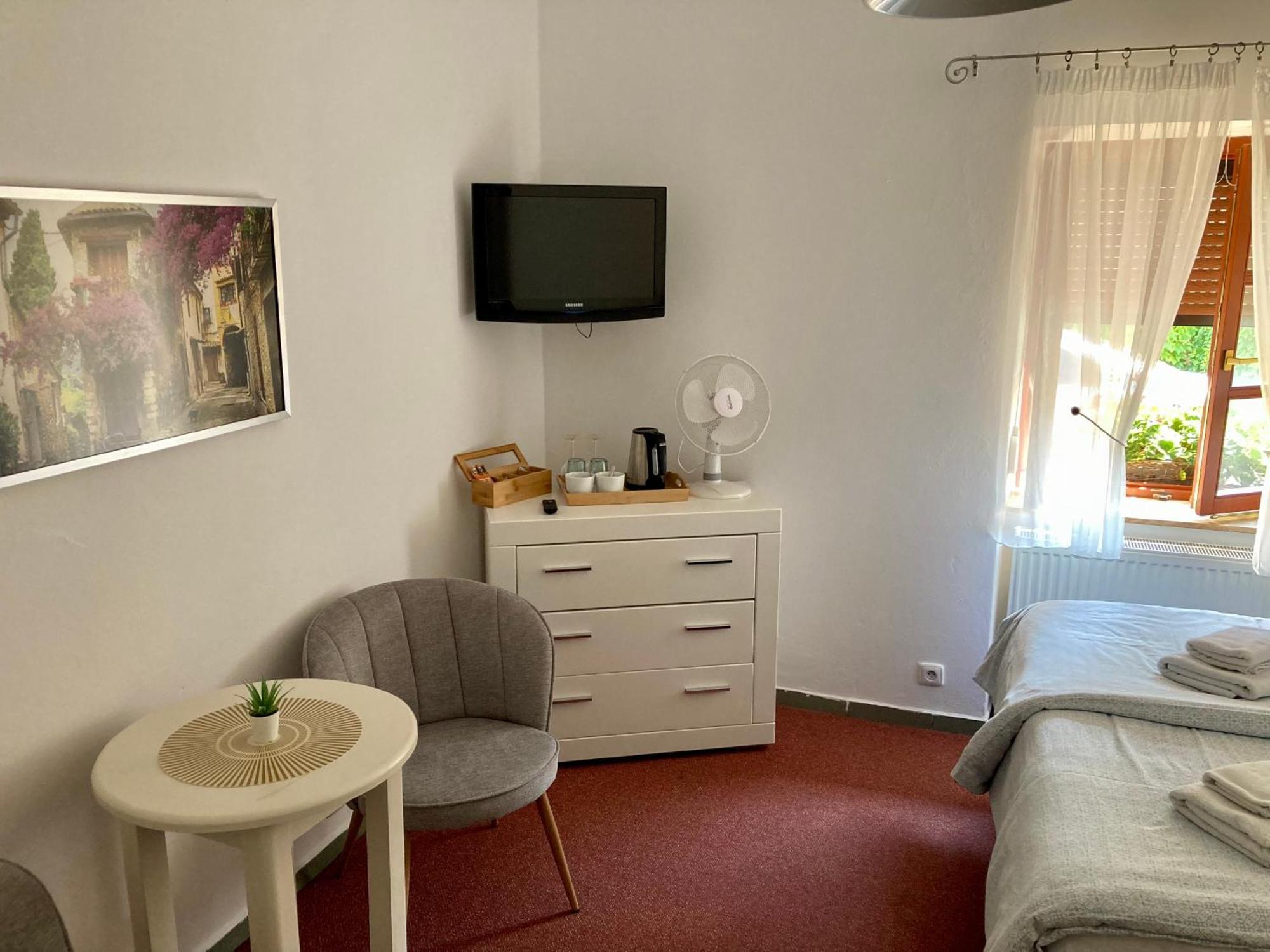 Guesthouse Mikulas Mikulov - Free Parking In The City Center 外观 照片